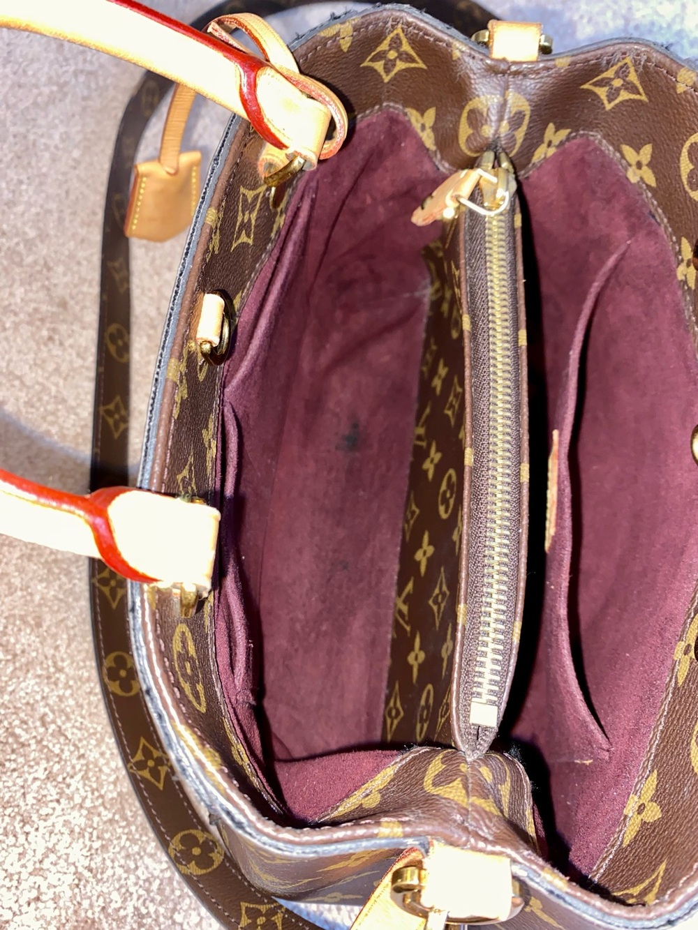 Louis Vuitton | Monogram Montaigne MM Handbag w LV Strap, Lock & Key & Dust Bag - Picture 10 of 16